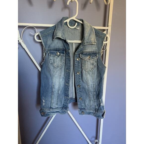 Stradivarius Womens Jean Jacket Distressed Frayed Sleeveless Size Small Sm - Picture 1 of 4